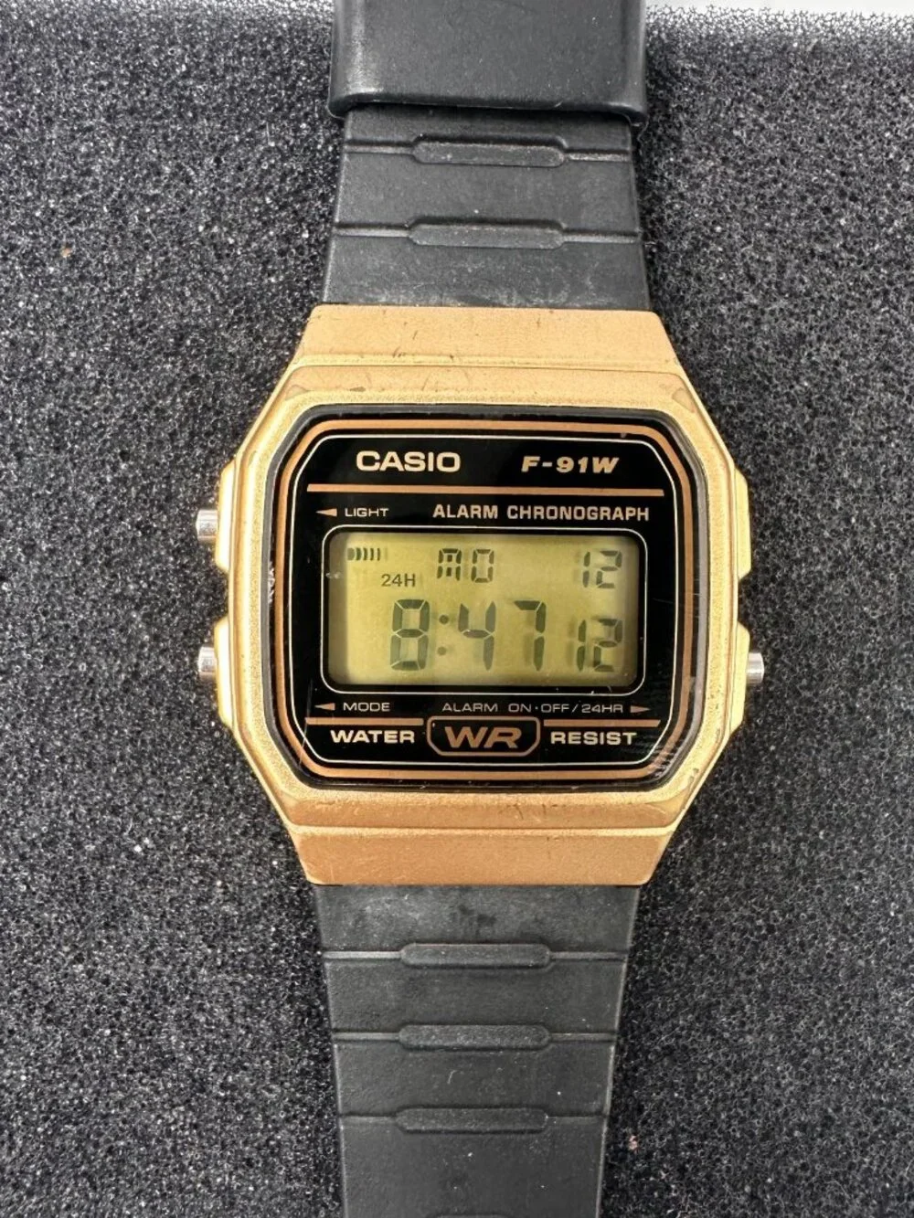 VIntage Casio Watch Mens 33mm Gold Tone Black Alarm 593 F-91W New Battery